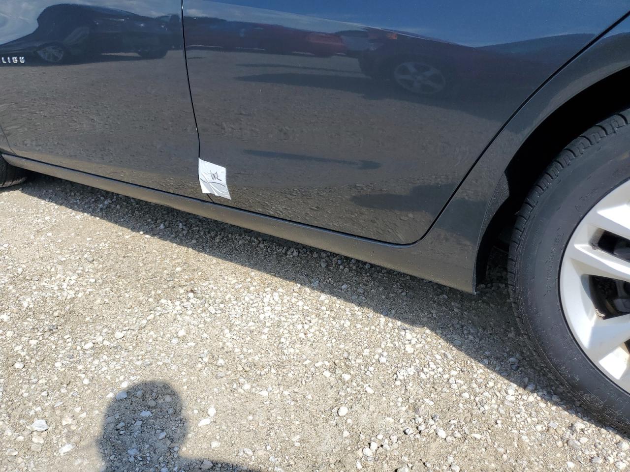 2017 Chevrolet Malibu - Image 12