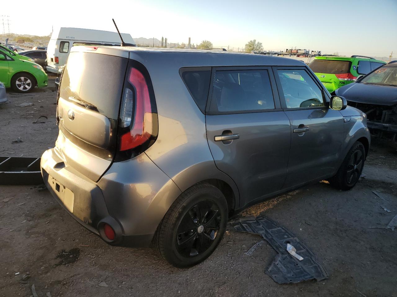 VIN KNDJN2A22G7383359 2016 KIA SOUL no.3