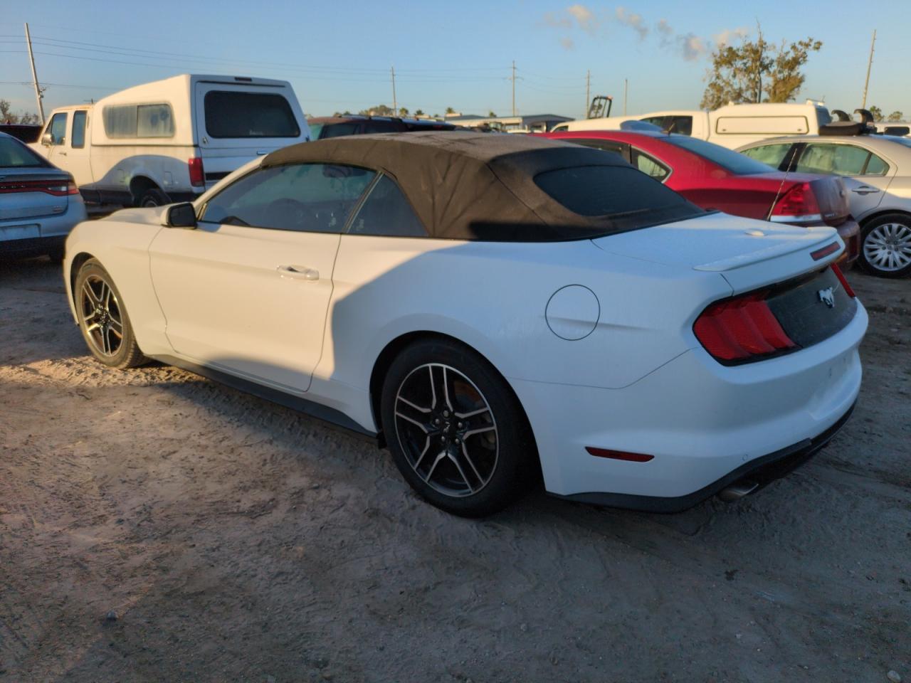 1FATP8UH6J5170963 2018 FORD MUSTANG - Image 2