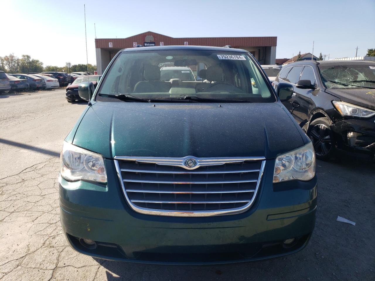2009 Chrysler Town & Country - Image 5