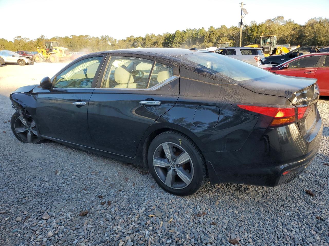 2019 Nissan Altima - Image 2