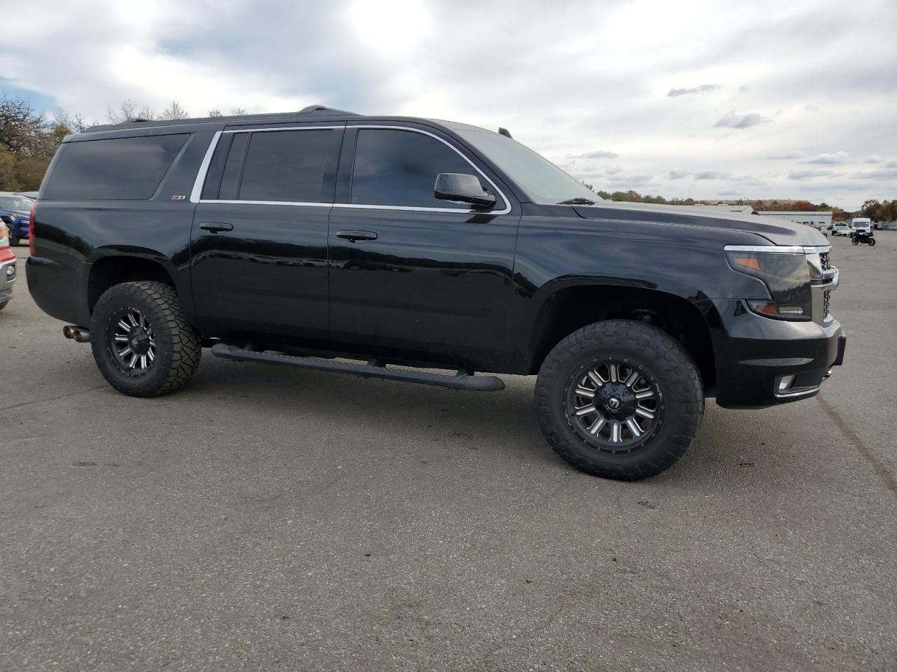 VIN 1GNSKHKC9HR276474 2017 CHEVROLET SUBURBAN no.4