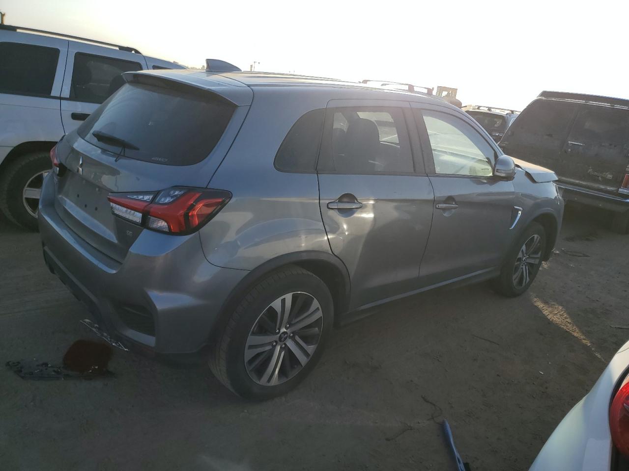 2021 Mitsubishi Outlander - Image 3