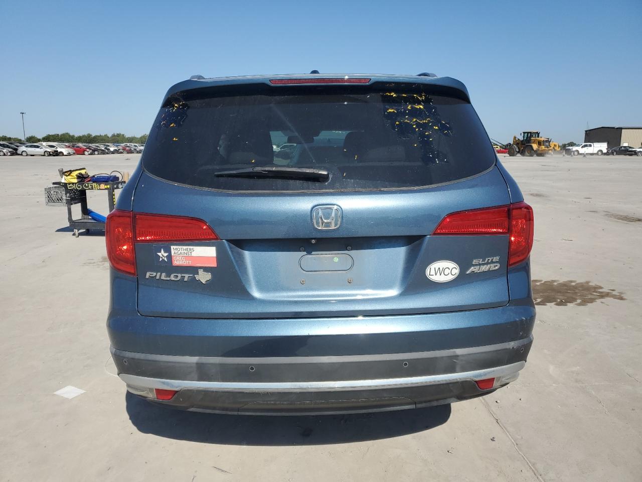 5FNYF6H08JB032612 2018 Honda Pilot Elite