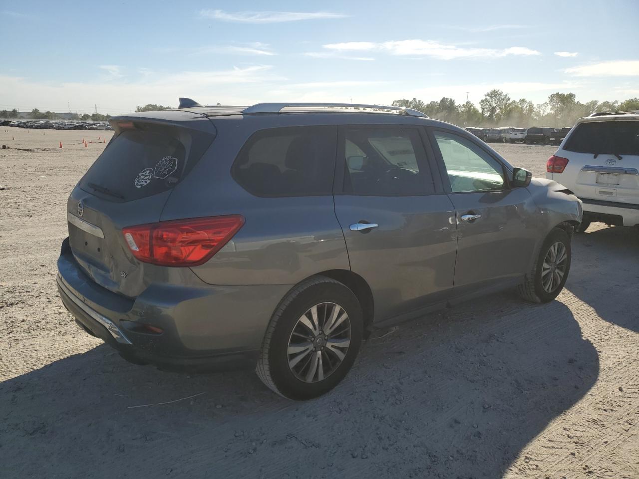 2019 Nissan Pathfinder - Image 3