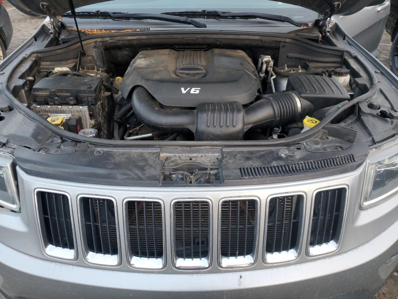 2014 Jeep Grand Cherokee - Image 12