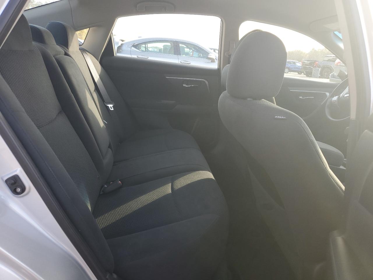 2015 Nissan Altima - Image 10