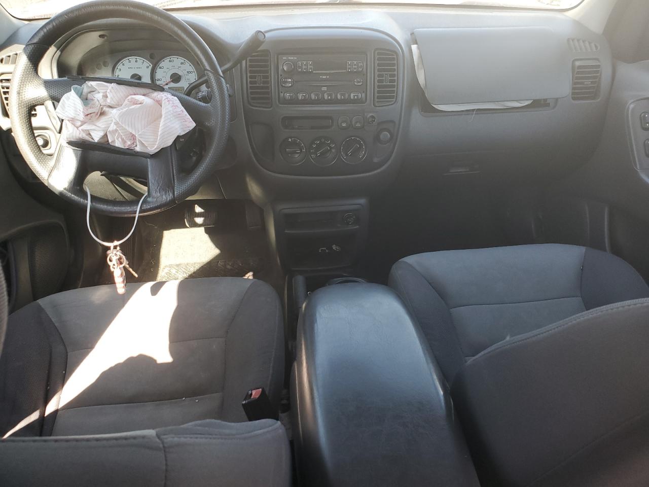 2004 Ford Escape - Image 8
