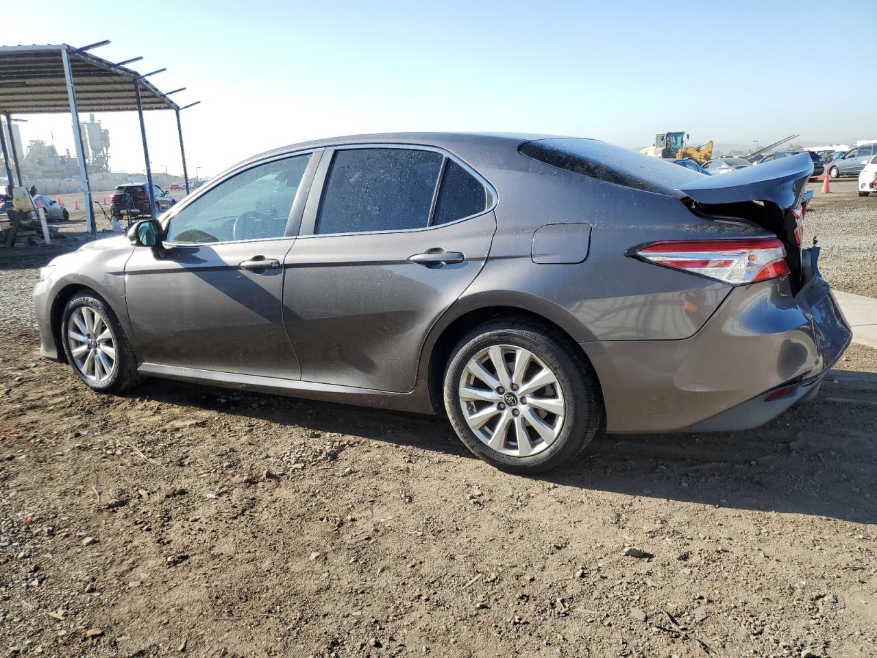 VIN 4T1B11HK5JU576352 2018 TOYOTA CAMRY no.2