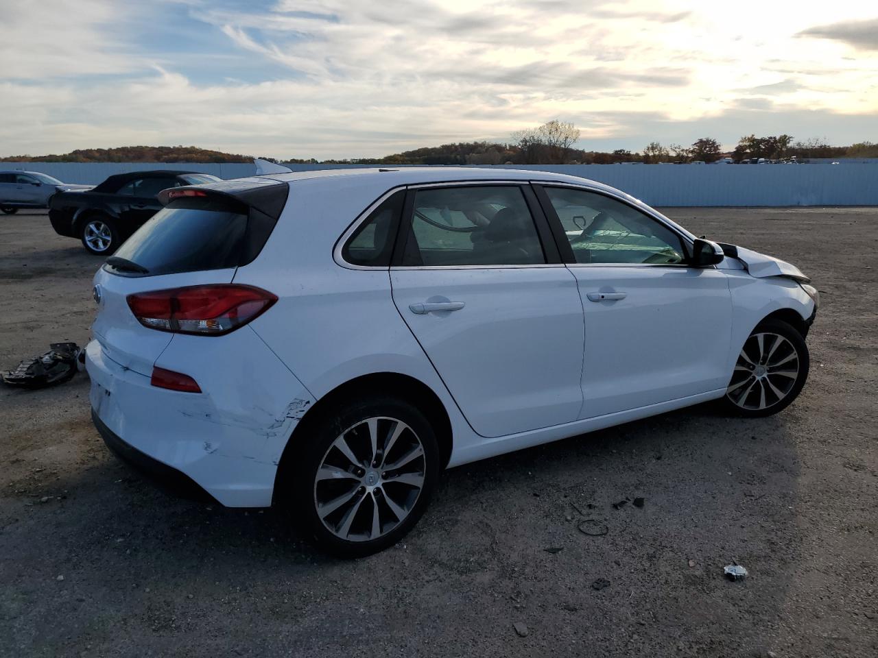 2018 Hyundai Elantra - Image 3