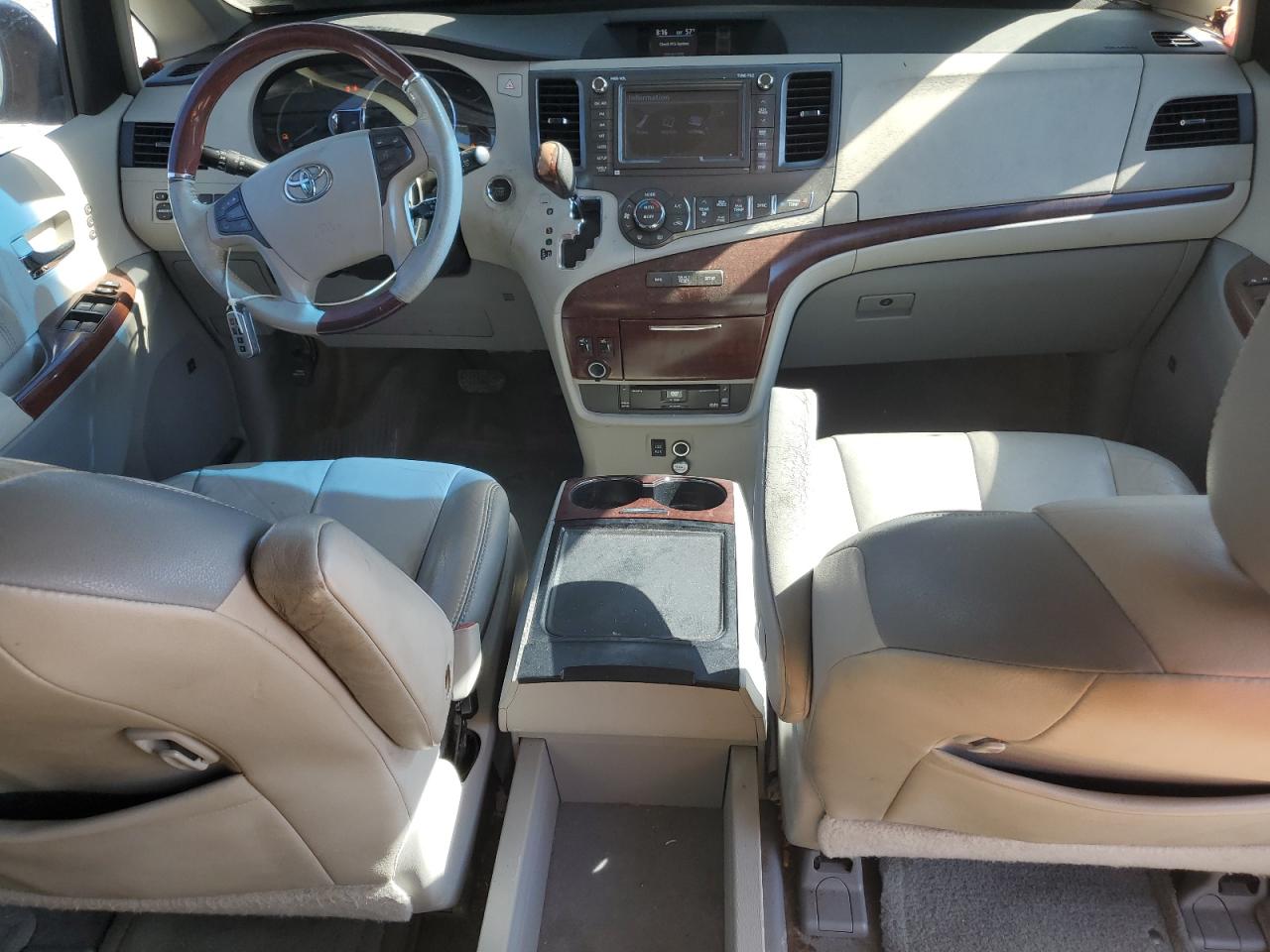 2012 Toyota Sienna - Image 8