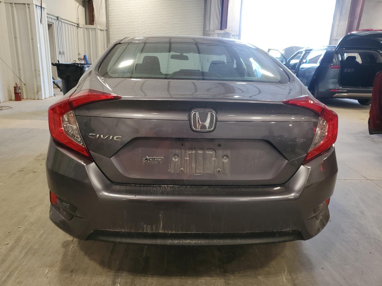 19XFC2F58JE014138 2018 Honda Civic Lx