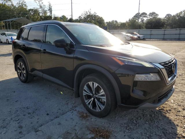 5N1AT3BA5MC810355 Nissan Rogue SV 4