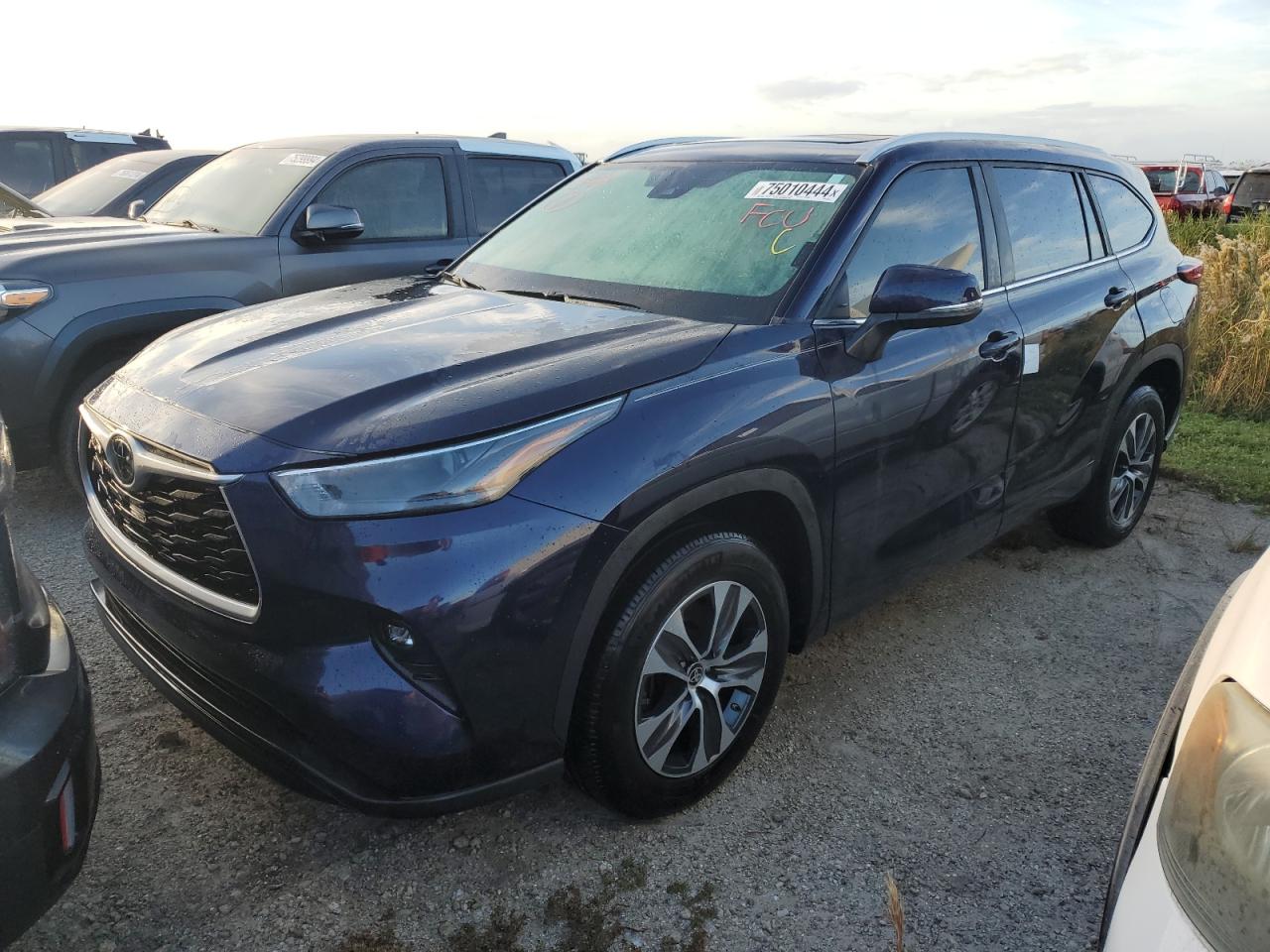 2023 Toyota Highlander - Image 1