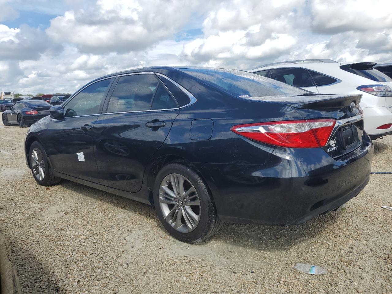 4T1BF1FK2HU315338 2017 TOYOTA CAMRY - Image 2