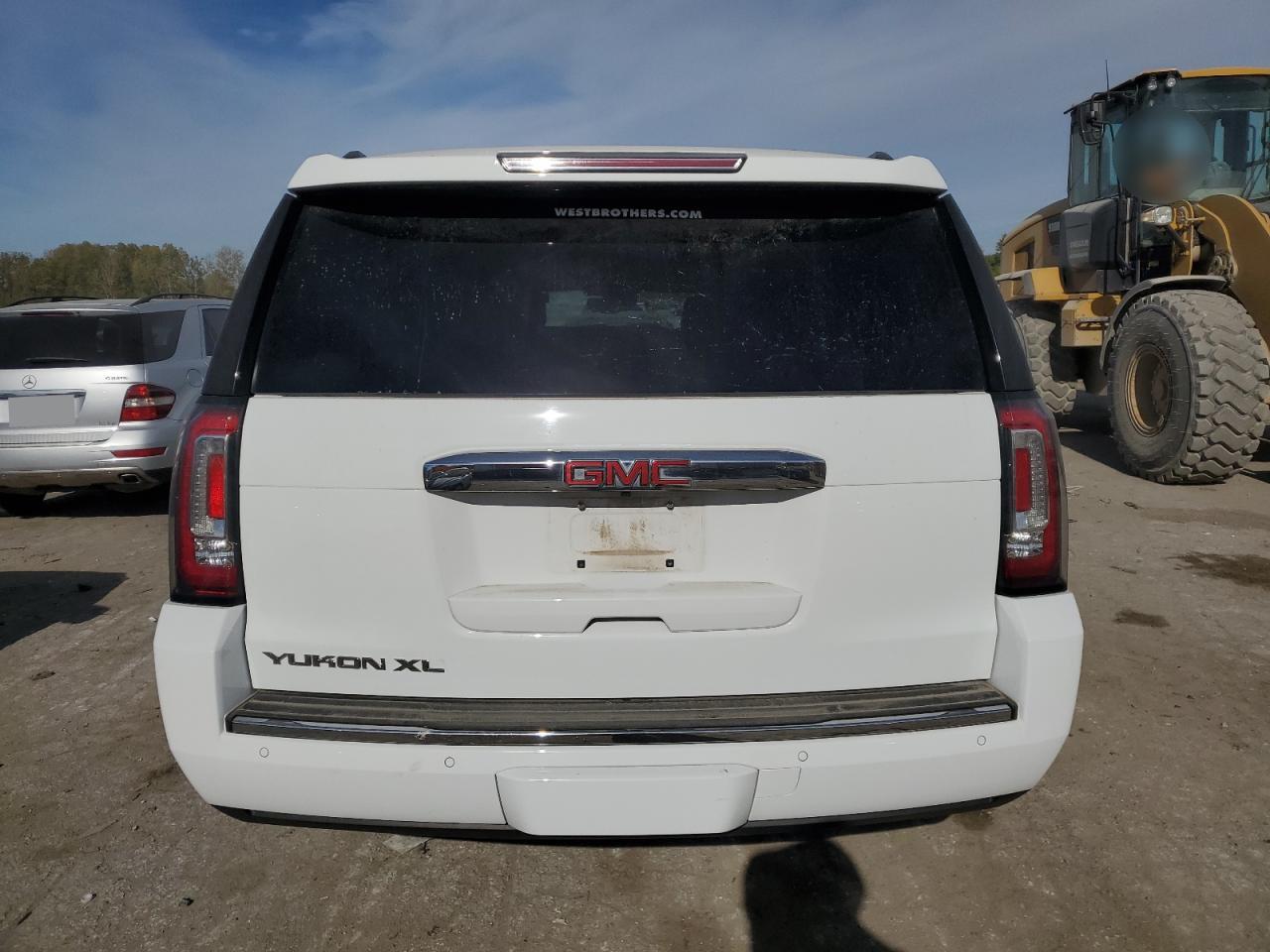 2018 GMC Yukon Xl Denali VIN: 1GKS2HKJ3JR176873 Lot: 75817234