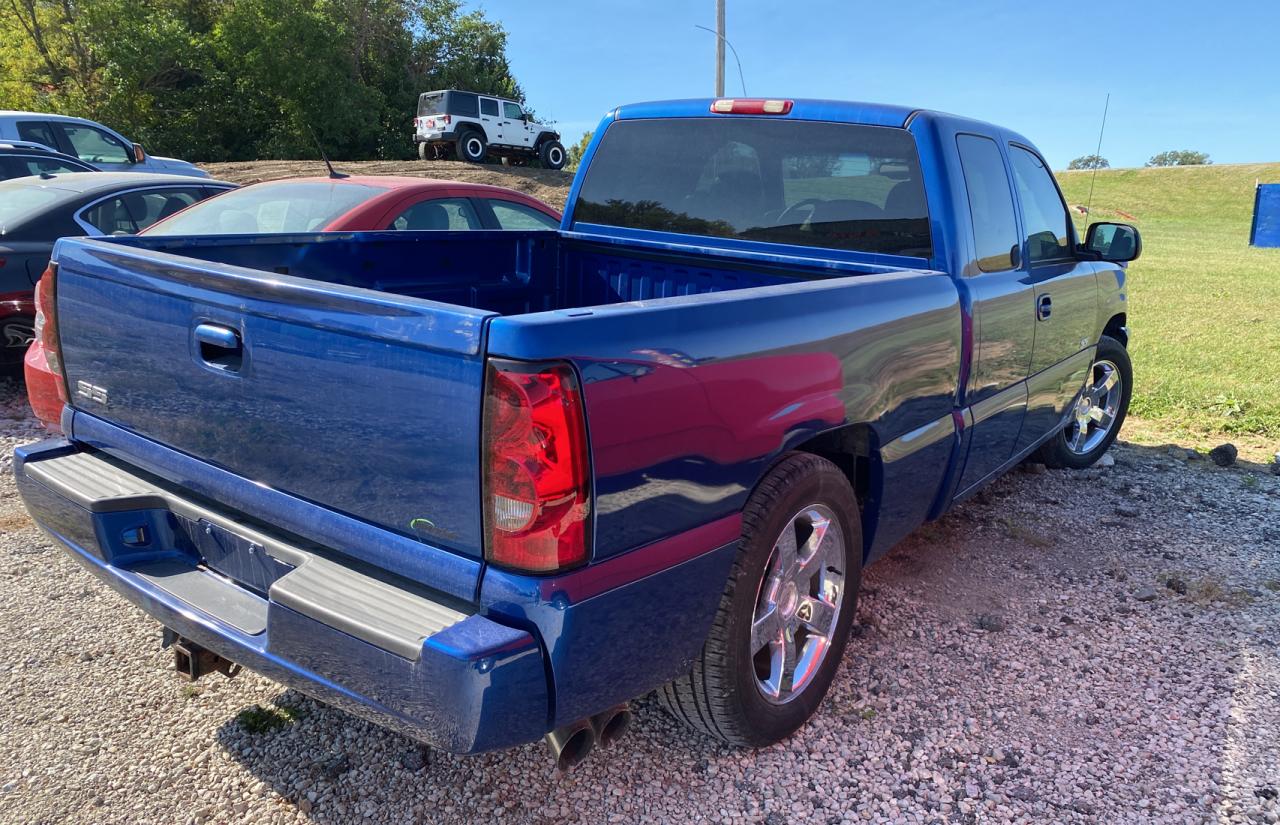 2004 Chevrolet Silverado - Image 4