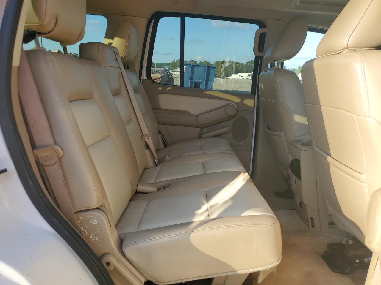 2010 Ford Explorer - Image 11
