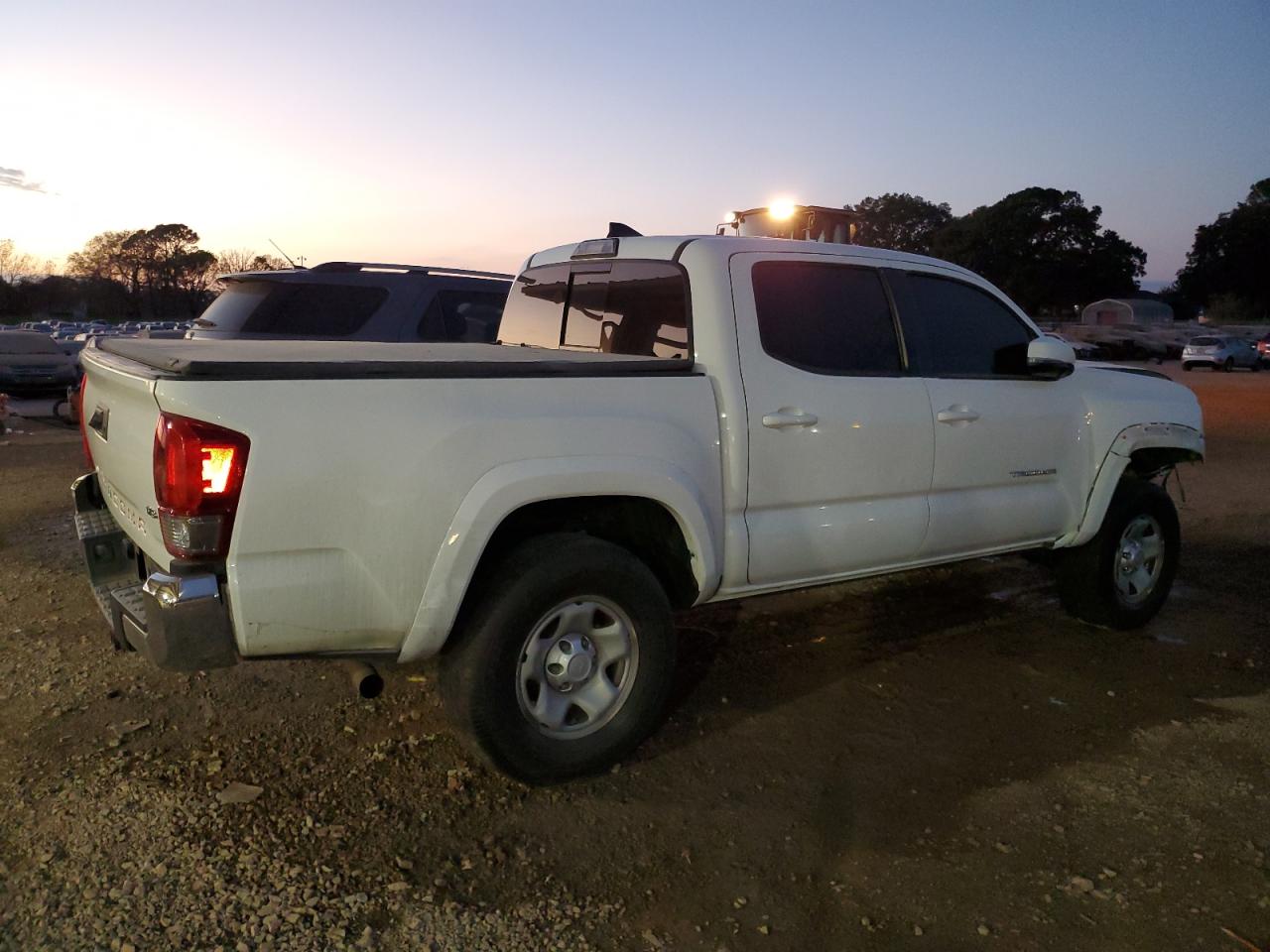 VIN 5TFCZ5AN8HX070312 2017 TOYOTA TACOMA no.3