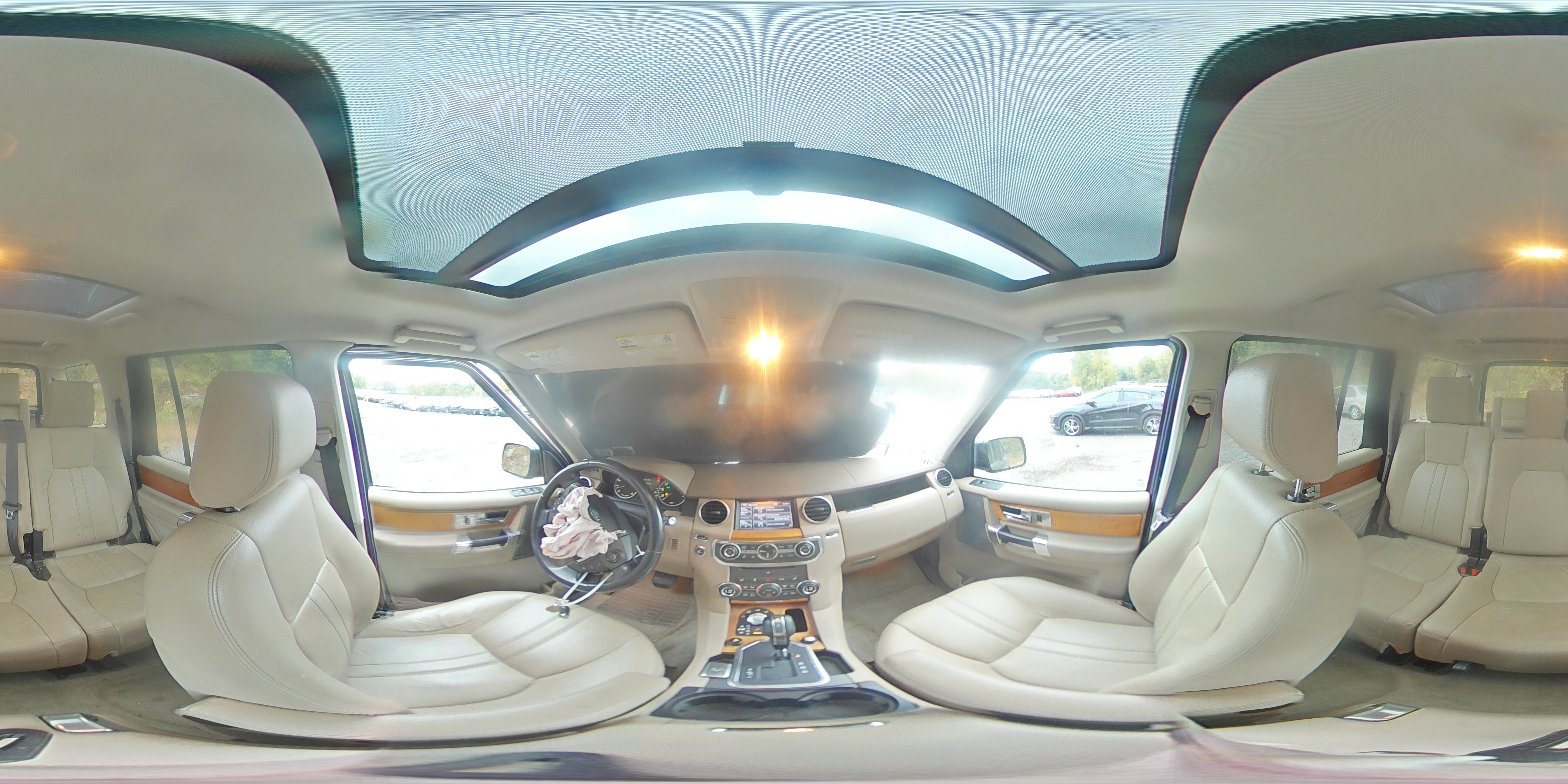 2012 Land Rover LR4 - Image 13