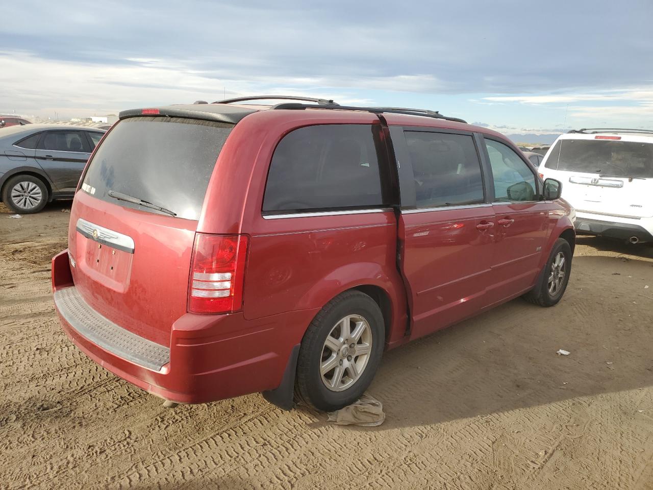 2008 Chrysler Town & Country - Image 3