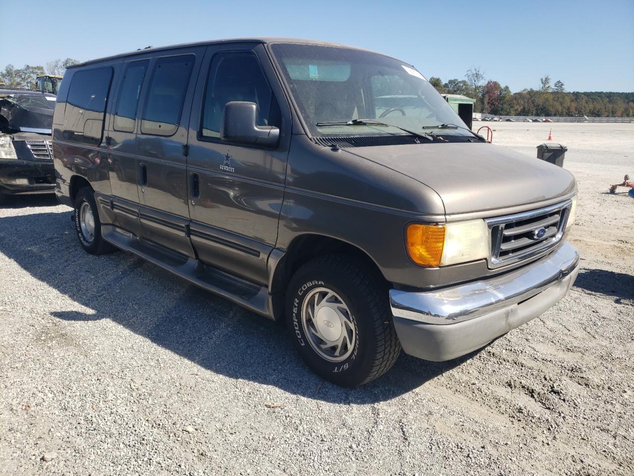 2003 Ford Econoline - Image 4