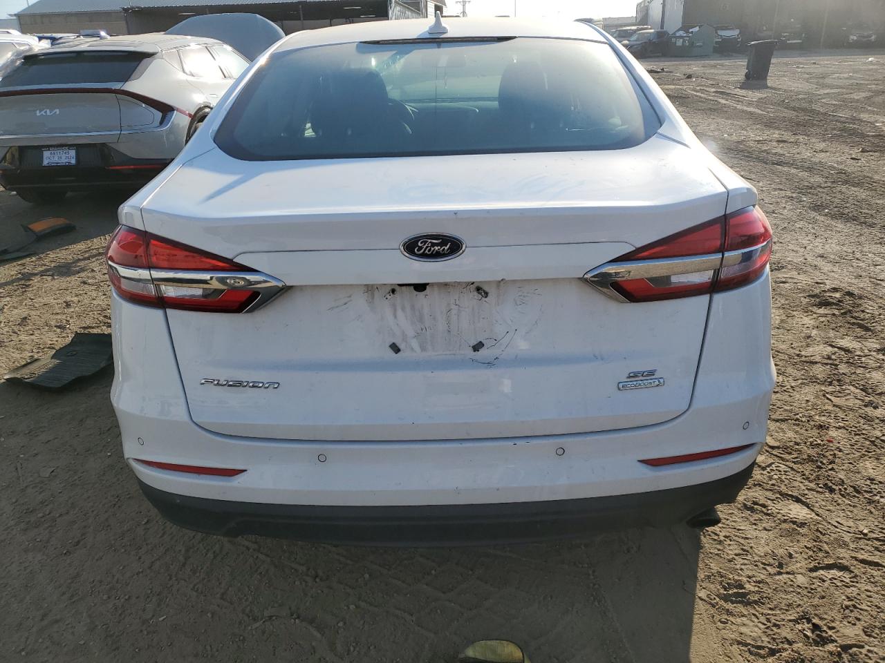 3FA6P0HD0KR183678 2019 Ford Fusion Se