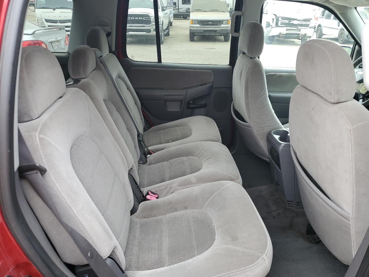 2005 Ford Explorer - Image 11