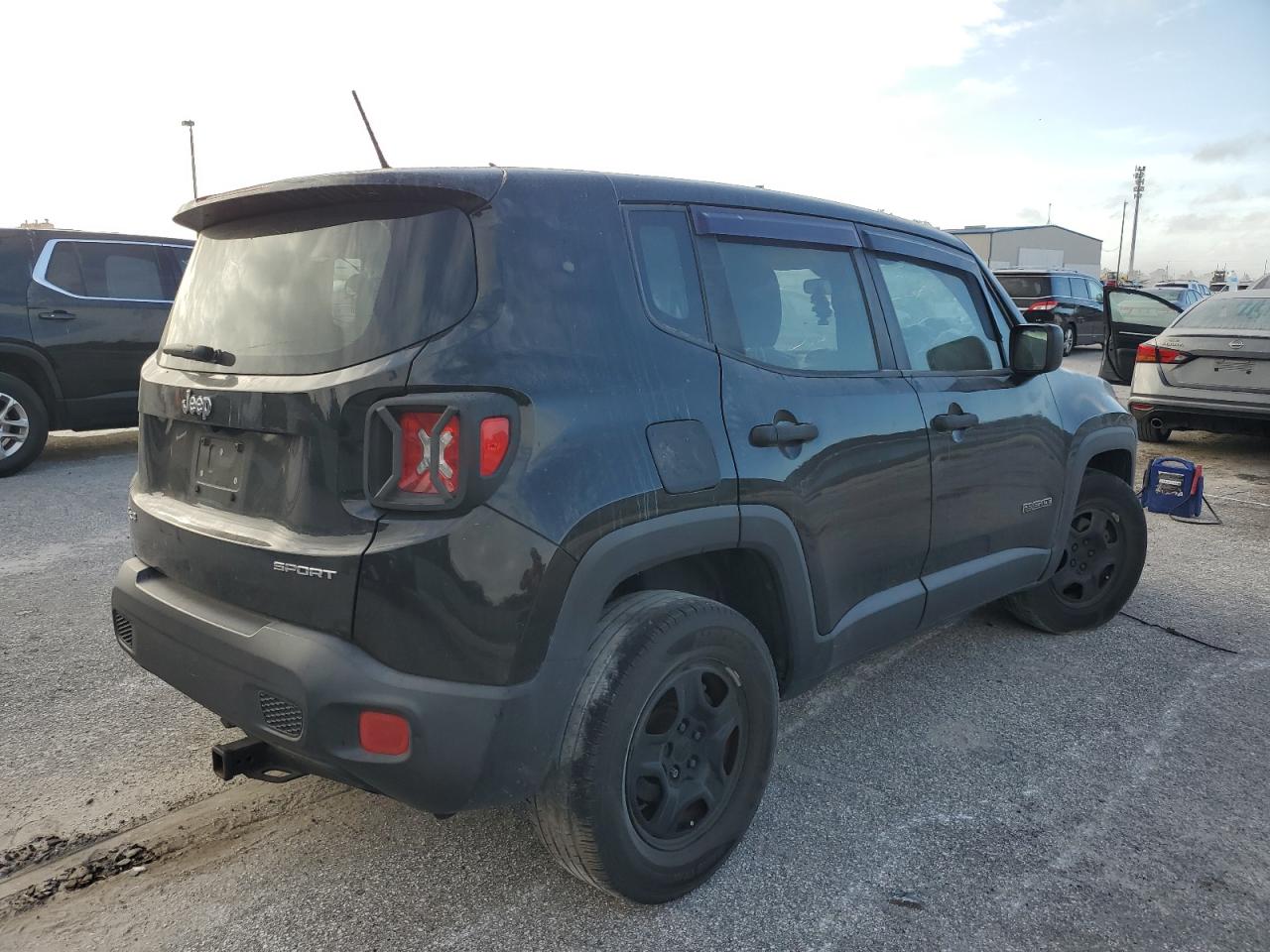 2016 Jeep Renegade - Image 3