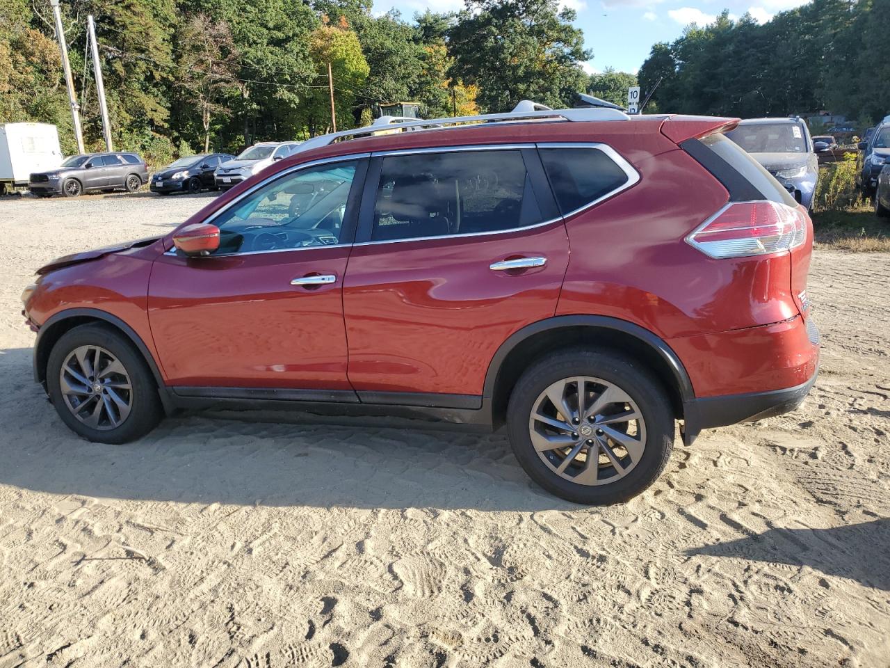 2016 Nissan Rogue - Image 2