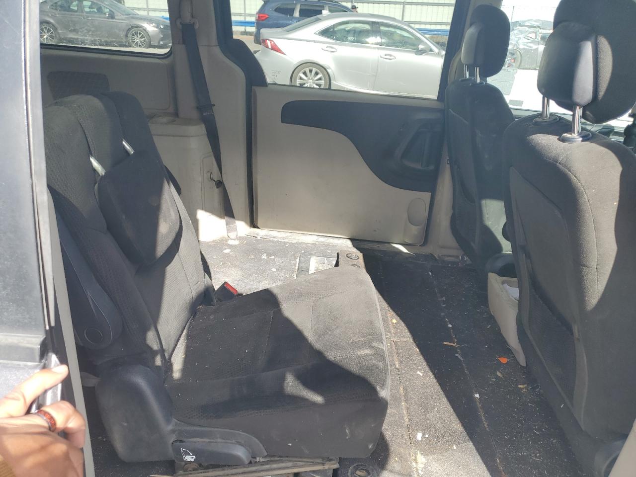 2015 Dodge Caravan - Image 12