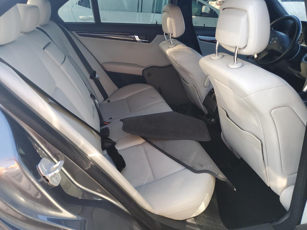 2009 Mercedes-Benz C 300 VIN: WDDGF54XX9R084957 Lot: 73892004