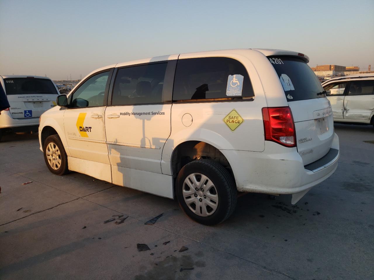 2017 Dodge Caravan - Image 2