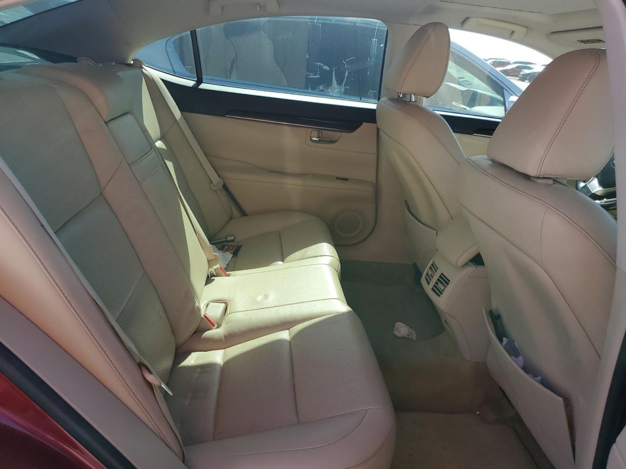 2013 Lexus ES - Image 11