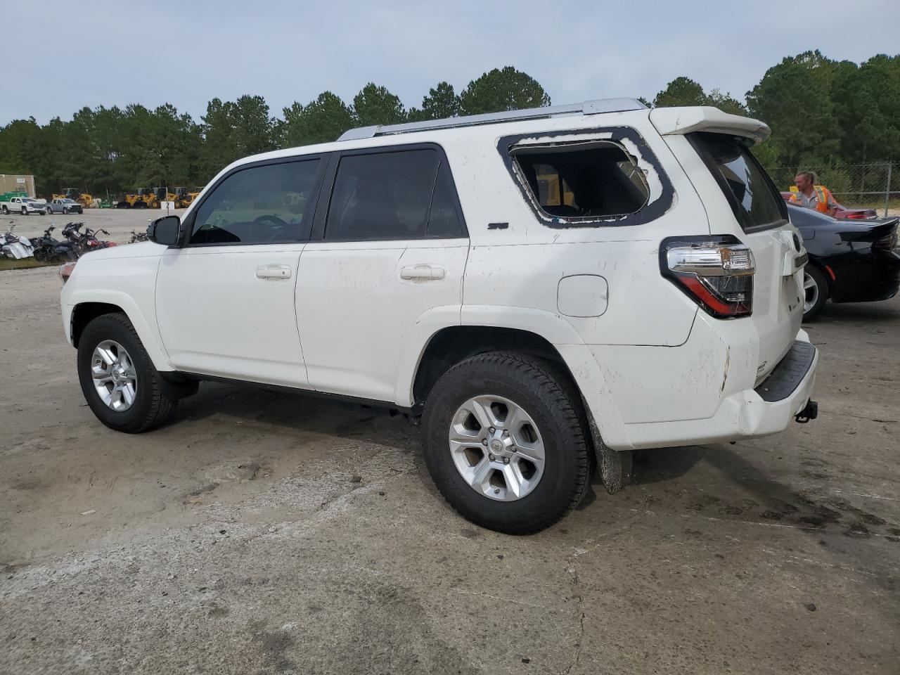 VIN JTEZU5JR6J5190361 2018 TOYOTA 4RUNNER no.2