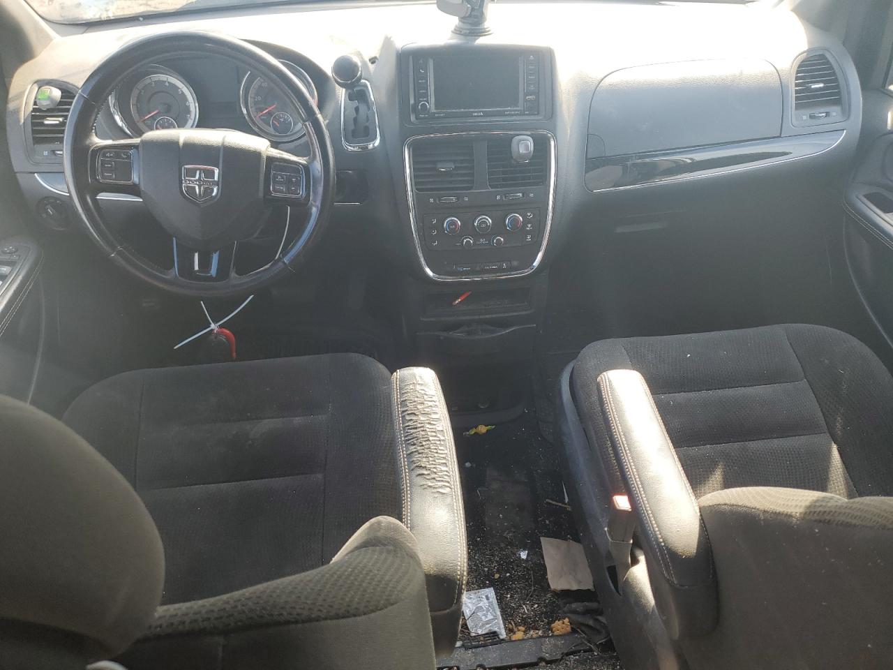 2017 Dodge Caravan - Image 8
