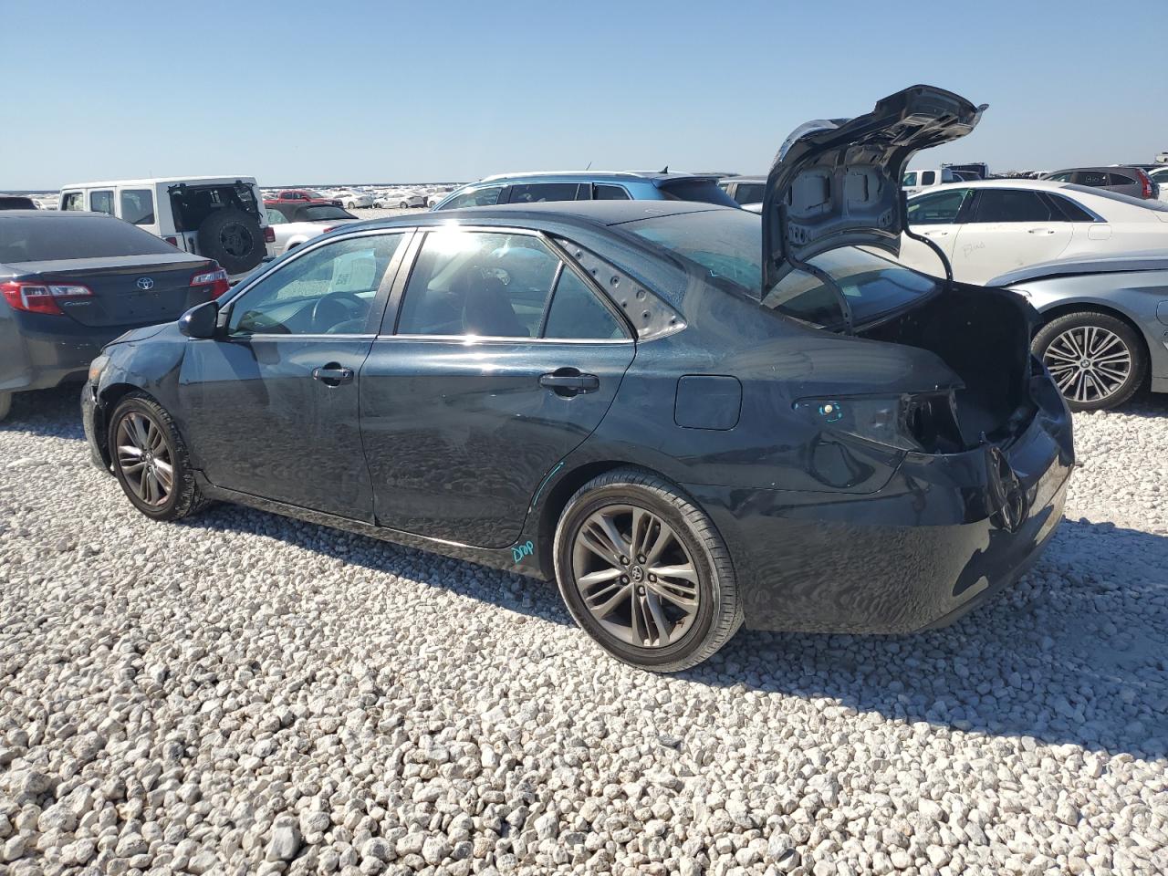 4T1BF1FK0GU582105 2016 TOYOTA CAMRY - Image 2