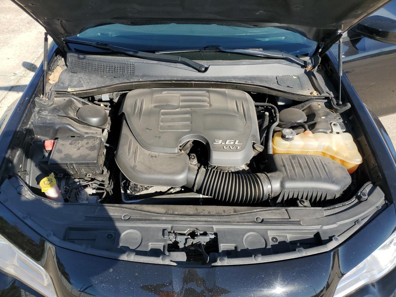 2019 Chrysler 300 - Image 11