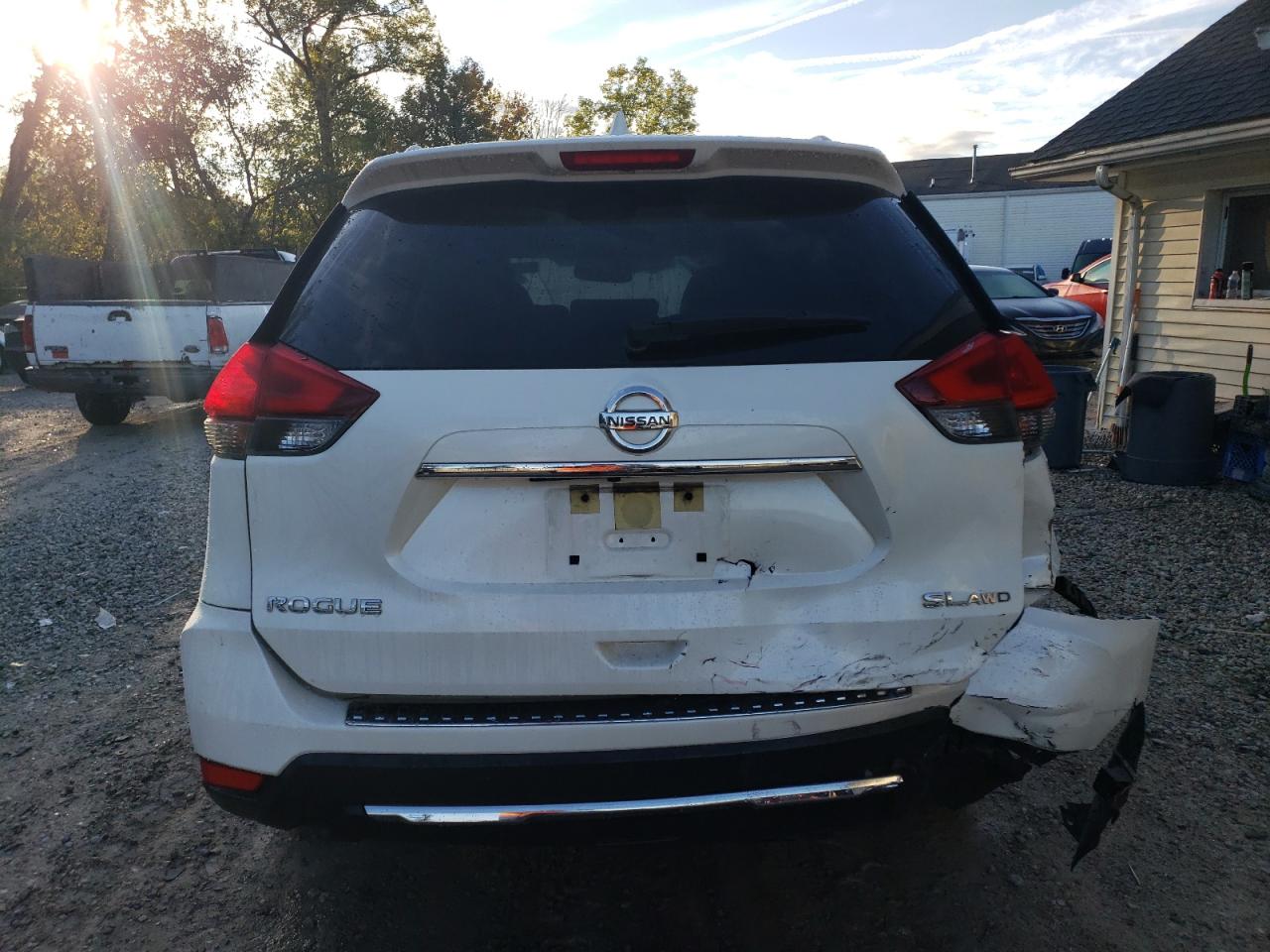 2018 Nissan Rogue S VIN: JN8AT2MV7JW325499 Lot: 73689434