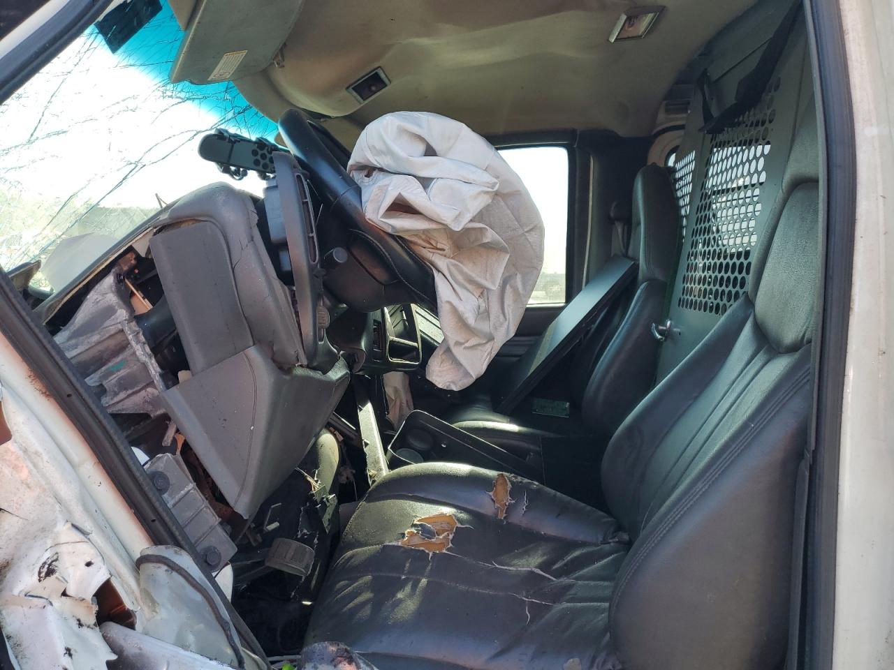 2001 Chevrolet Express - Image 7
