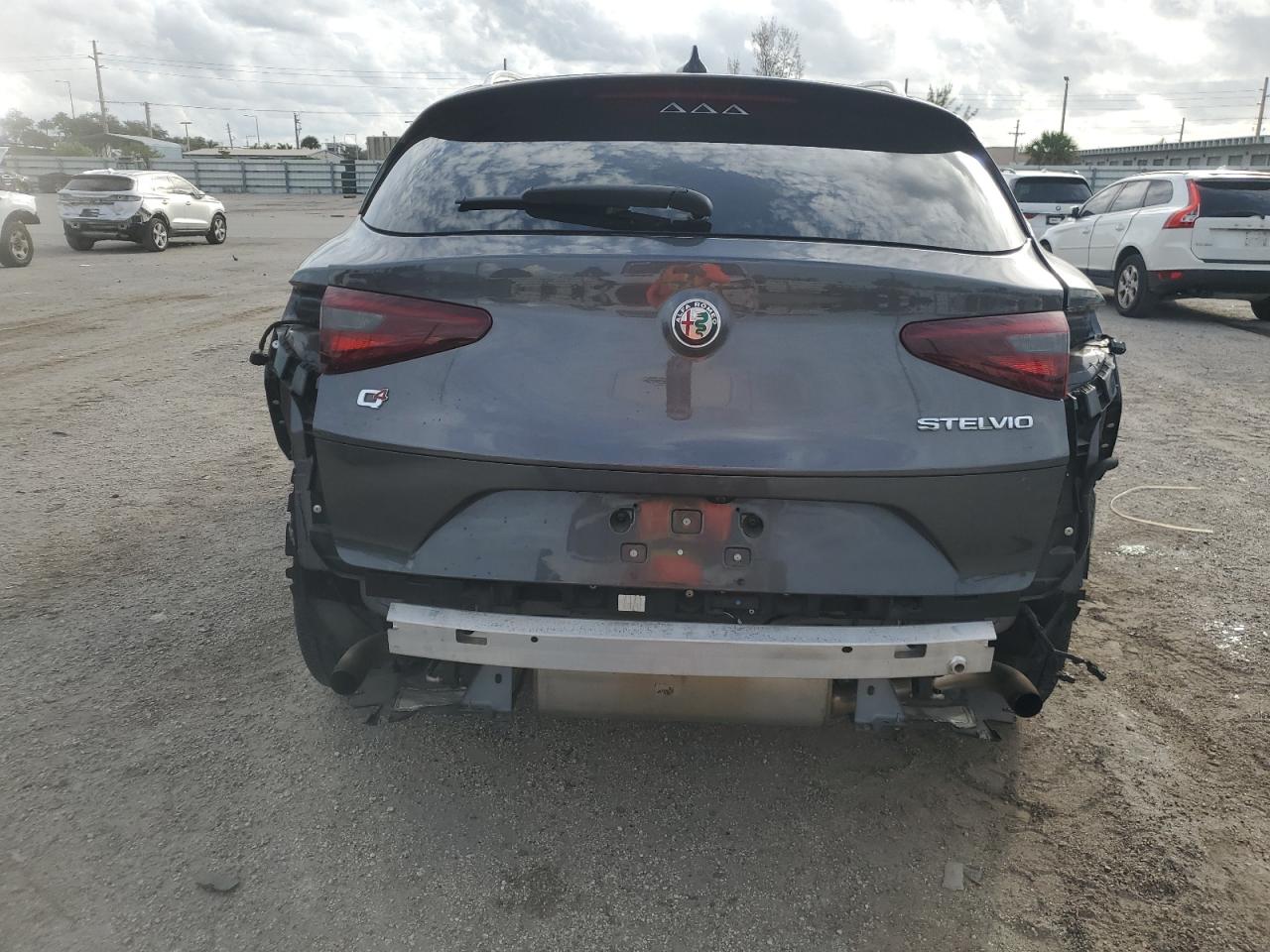 2018 Alfa Romeo Stelvio Ti VIN: ZASFAKBN4J7B94480 Lot: 75865464