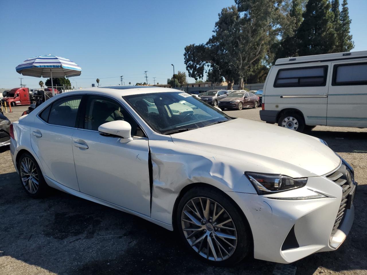 2017 Lexus IS - Image 4