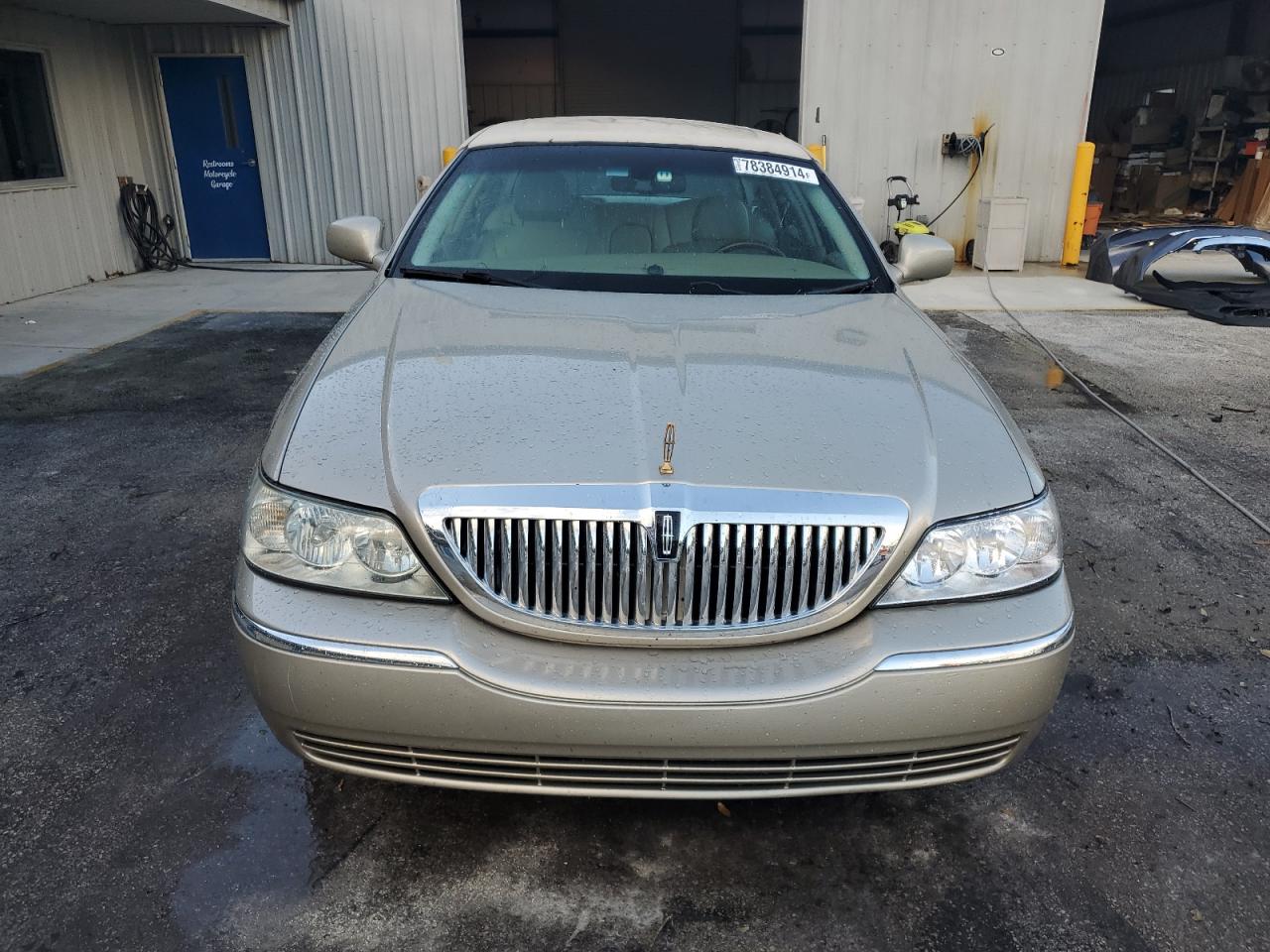 2008 Lincoln Town Car Signature Limited VIN: 2LNHM82V68X641063 Lot: 78384914