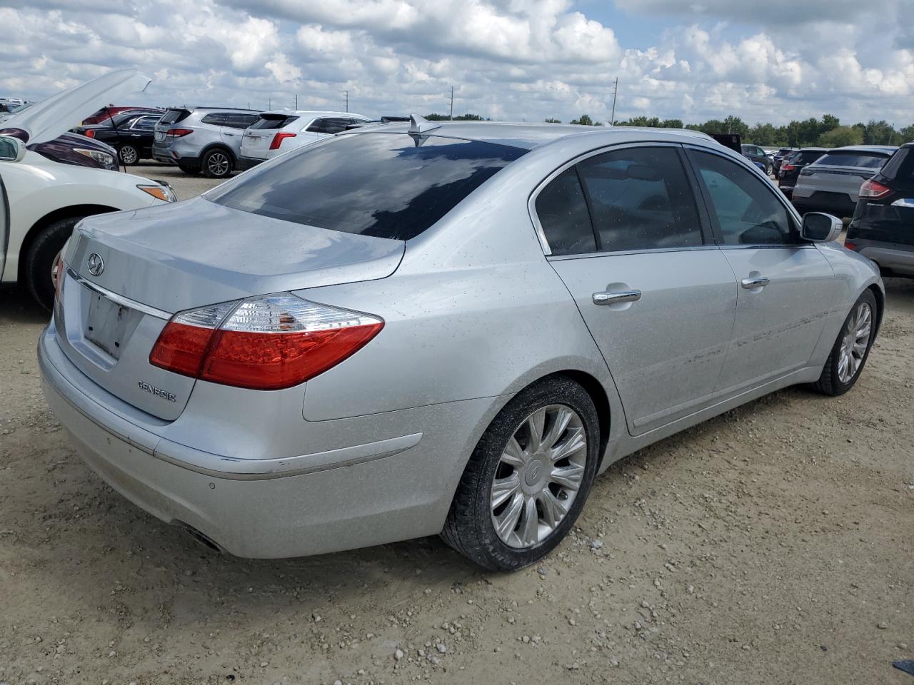 2009 Hyundai Genesis - Image 3
