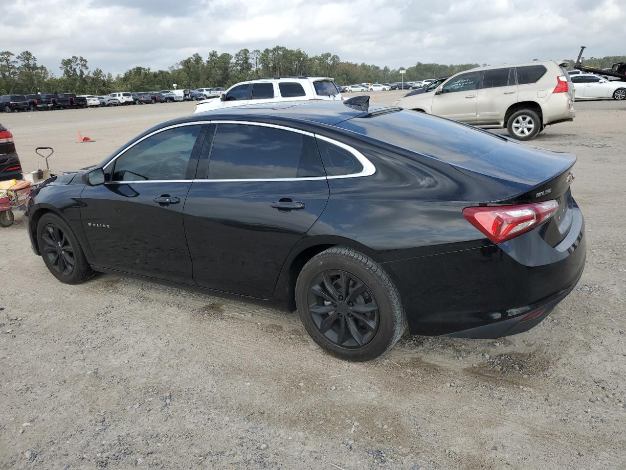 2022 Chevrolet Malibu - Image 2