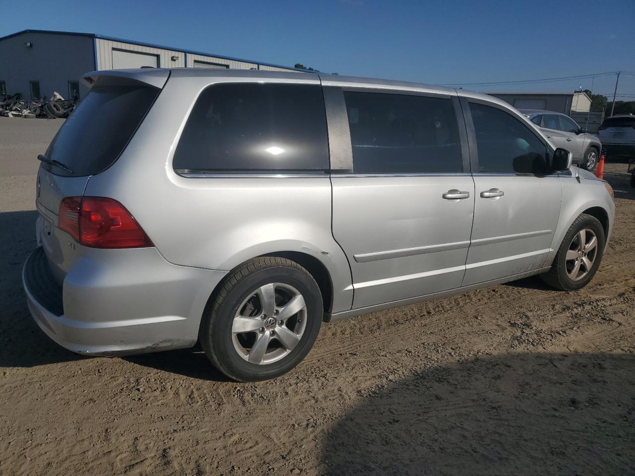 2010 Volkswagen Routan Se VIN: 2V4RW3D12AR209358 Lot: 76032994