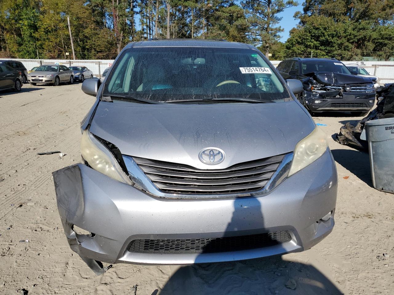 2012 Toyota Sienna - Image 5