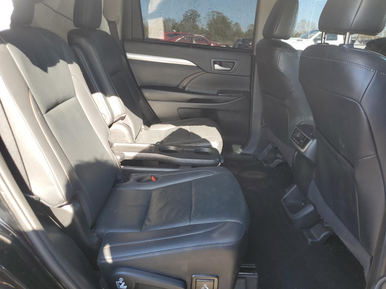2019 Toyota Highlander - Image 11