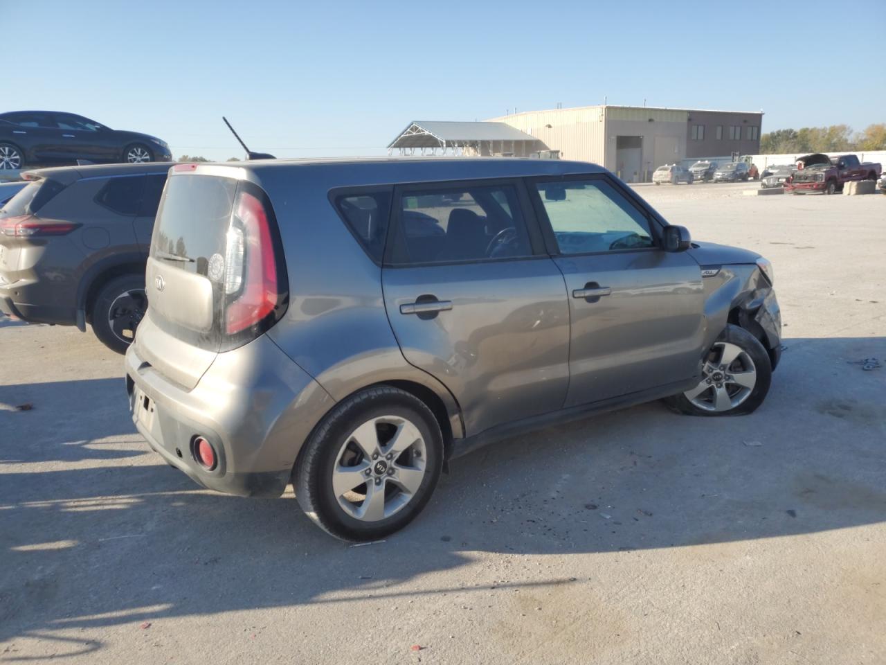 VIN KNDJN2A2XJ7608201 2018 KIA SOUL no.3