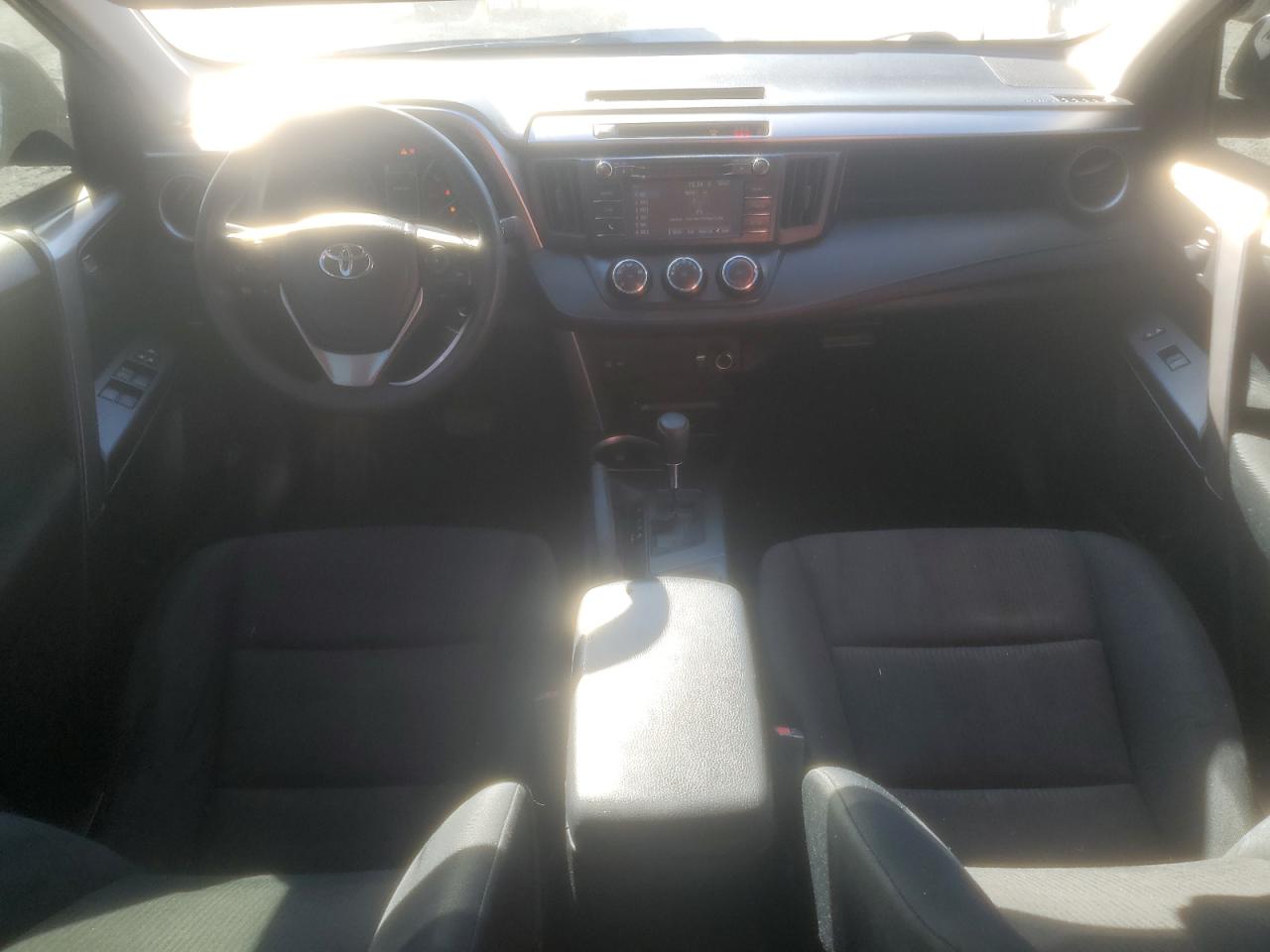 JTMZFREV1JJ154887 2018 Toyota Rav4 Le